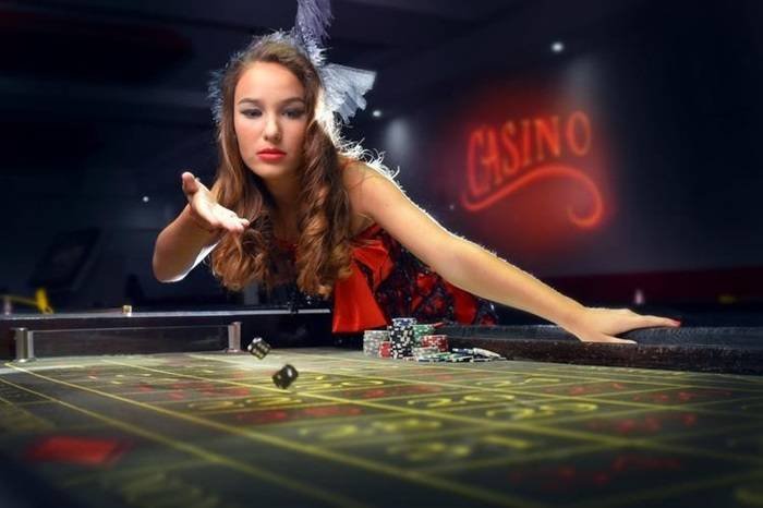 Pengguna menikmati fitur hiburan sports dan casino serta layanan pelanggan voxy88 secara bersamaan